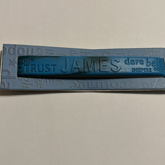 NWT🌟H&&H💫 JAMES Blue Name Band Rubber Bracelet - Picture 4 of 7